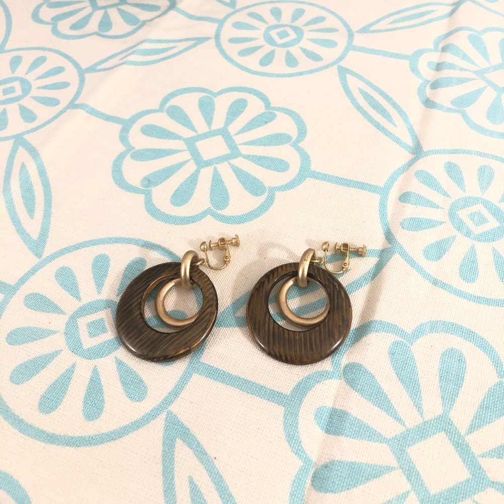 Clip-on wooden screw back fastener earring